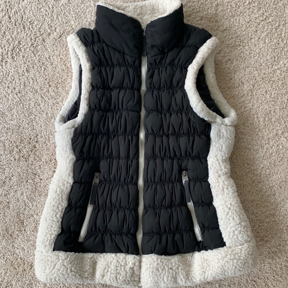 Calvin Klein puff vest👀